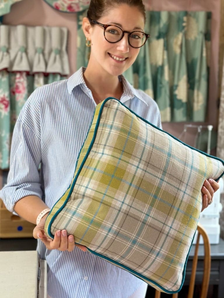 ONLINE <strong>Cushion Making Course</strong> Box cushion with Piping & Zip
