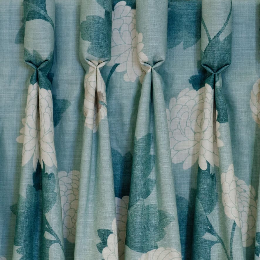 <strong>Video Tutorial</strong> How to form a hand-sewn Goblet pleat