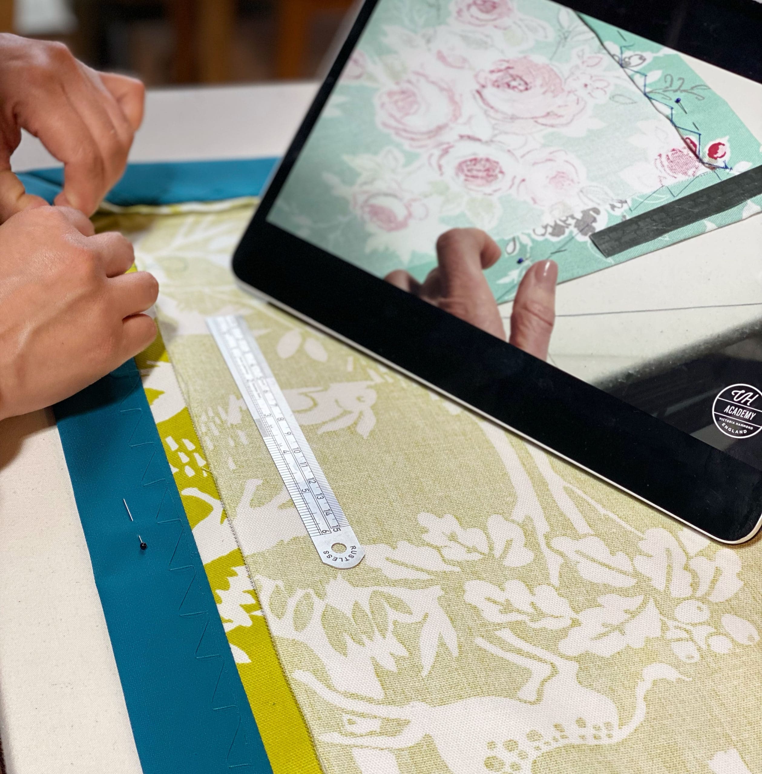 <strong>Video Tutorial</strong> The Herringbone stitch